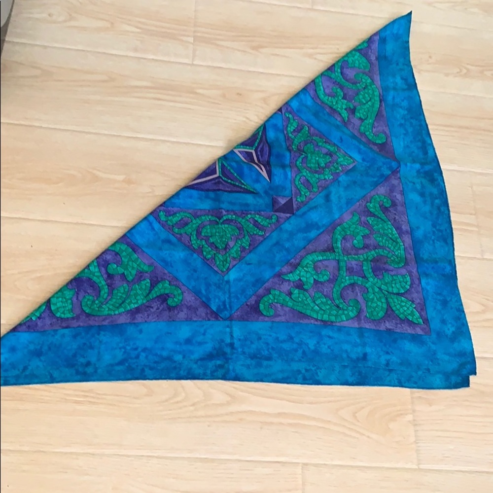 Signed silk Italian SCARF - Picture 8 of 14